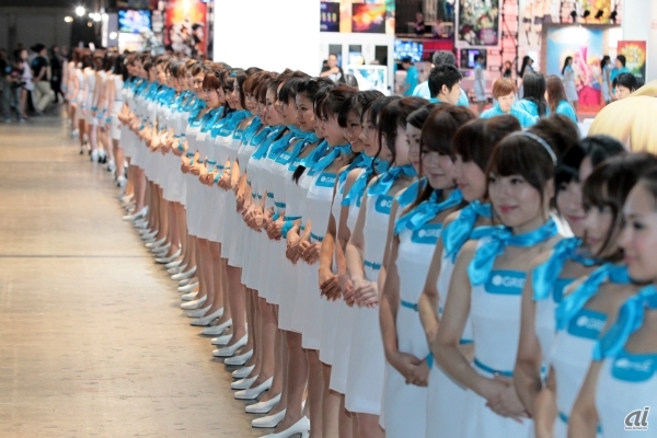 幕張メッセで9月20日より4日間開催された東京ゲームショウ2012。最新ゲームとともに会場を彩るコンパニオンの写真をお届けする。この写真はグリー。