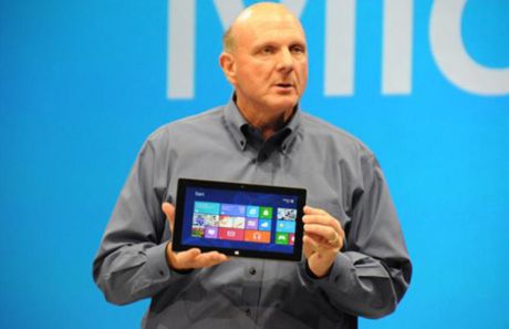 ロサンゼルスで開催された、謎に包まれていたMicrosoftのイベントで、全く新しい「Surface」タブレットを発表するMicrosoft CEOのSteve Ballmer氏。