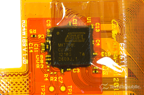 　Atmelの「mXT768E」タッチスクリーンコントローラ。