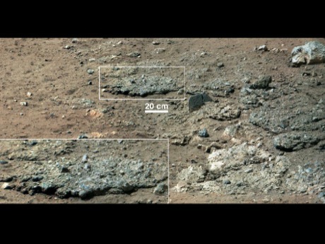 　ゴールバーンスカウアーの高解像度画像。この場所ではCuriosityが火星に降下したときに、表面の岩石が吹き飛ばされた。