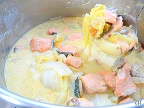 　そしてこちらは生鮭の豆乳なべ。カボチャや白菜も入っており、ボリューム満点だった。

