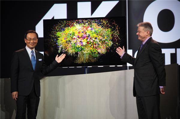 CES 2013で披露した56インチ4K有機ELテレビの試作機
