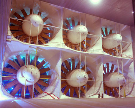 　NFACの80フィート×120フィート（約24m×37m）の風洞の駆動ファン。1980年にNFACの能力を強化し、風発生タービンの能力を増強してからは、小さい方のテスト区画の最大風速は300ノット（時速345マイル（秒速約154m））に高められた。一方、「Boeing 737」のテストも可能なサイズである、大きい方のテスト区画は、最大風速100ノット（時速115マイル（秒速約51m））の能力がある。

　この風洞には、ラミネート加工した木製ブレードを15枚備えた、直径40フィート（約12m）のファンが6基設置されている。このファンは、最大出力時には毎分180回転し、1秒間に60トンの空気を動かす。その際使用する電力は104メガWで、NASAによれば、これは人口22万5000人の都市の電力使用量に相当するという。
