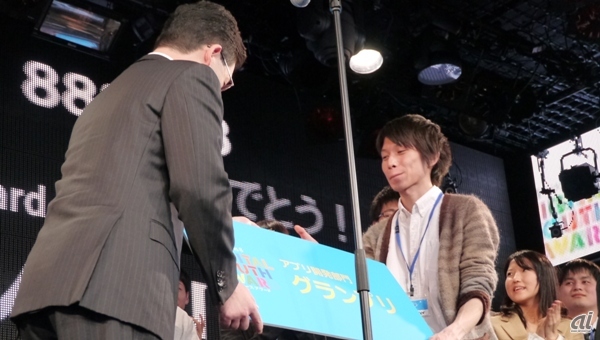 アプリ開発部門のグランプリは桑原匠吾さんの「Touch 8」