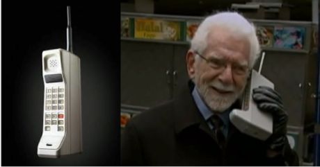  MotorolaのMartin Cooper氏は、携帯電話の父と考えられている。Cooper氏は1973年、最初の個人用携帯電話を開発した。Motorolaの携帯電話「DynaTAC」が登場したのは1983年で、通話時間は30分、待ち受け時間は8時間だった。