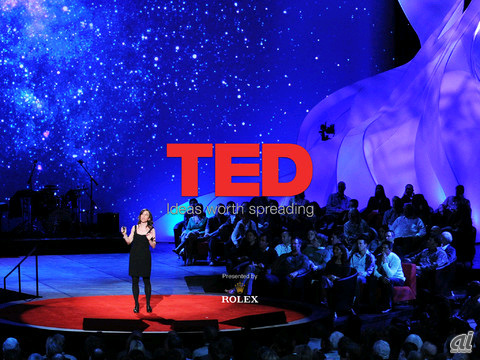 　TEDは「テクノロジ」「エンターテインメント」「デザイン」の略で、学術、技術、アートなどの世界中のさまざまなジャンルのエキスパートたちがスピーチを行うカンファレンスとして知られる。その数々の名スピーチをiPadで見られるアプリがこの「TED」だ。CMで放送されているのはフランスのデザイナー、マチュー・ルアヌール（Mathieu Lehanneur）氏のスピーチで、2009年に行われたもの。アプリの中の吹き出しアイコンをタッチして「Japanese」を選択すると、日本語字幕付きで見られる。無料でダウンロードできる。