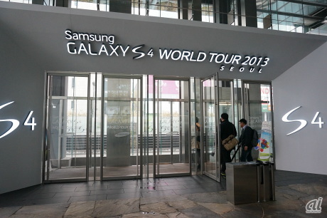 　サムスン電子は4月25日、韓国ソウル特別市においてGALAXY S4のプレス発表会を開催した。これは、韓国内の記者向けイベントで、250名を超えるプレスやブロガーらが参加した。
　3月に米国で発表したGALAXY S4だが、韓国内における正式発表はこれが初。韓国内でのGALAXY S4の発売は、ワールドワイドよりも1日早い4月26日となる。