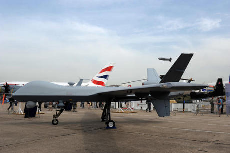 　展示中の米国の無人航空機（UAV）「Predator B」。「MQ-9 Reaper」としても知られる同機は2001年から使われている。2012年にアップグレードされた。