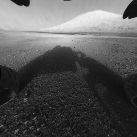 　シャープ山の麓を撮影した写真。この火星の山は、カリフォルニア州のホイットニー山より高い。Curiosityのミッションの1つは、シャープ山の麓まで行って、その一帯を調査することだ。
