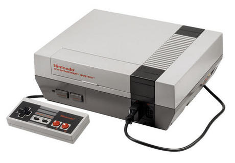 　日本でファミリーコンピュータが発売された2年後の1985年7月15日、同製品はNintendo Entertainment Systemとして米国に上陸し、ビデオゲームの新たな時代を切り開くとともに、その時代の標準機となった。

　任天堂は史上最高のコンソールの1つとして挙げられるNES（ファミコン）において、同プラットフォーム上で動作するゲームの開発をサードパーティー企業にライセンスするという、今では標準となっているビジネスモデルを作り上げた。