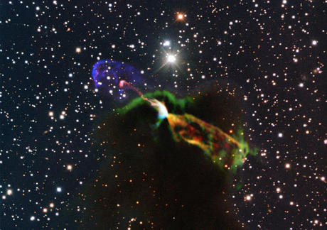 　このハービッグ・ハロー天体HH 46/47の画像は、ALMAによって得られた電波観測の画像と、ESOの新技術望遠鏡（NTT）によって得られたはるかに短波長の可視光観測画像を組み合わせたものだ。このギャラリーでは、それぞれの画像が単独ではどのように見えるかを紹介する。