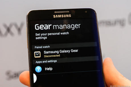 　「Gear Manager」アプリを携帯電話にダウンロードできる。