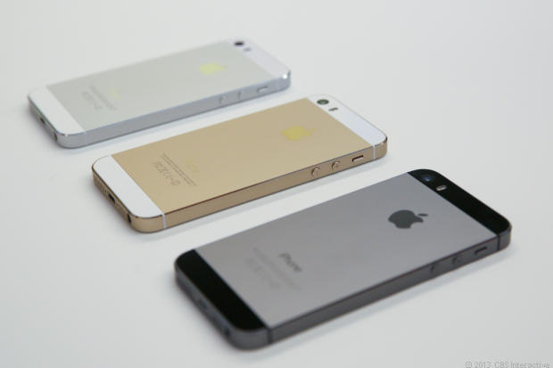　iPhone 5sのストレージ容量は、これまで同様に16Gバイト、32Gバイト、64Gバイトとなっている。しかし、新しくゴールドカラーが登場した。