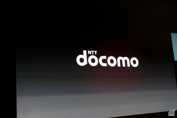 Appleの発表の中でNTTドコモロゴがスライド上で紹介された