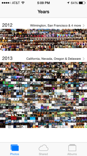　ユーザーの1年間の全写真が表示されている。タップすると、日付と場所でそれらを分類することができる。