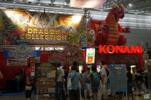 　ソーシャルゲームとの連動もあるアーケード版「ドラゴンコレクション」も出展。