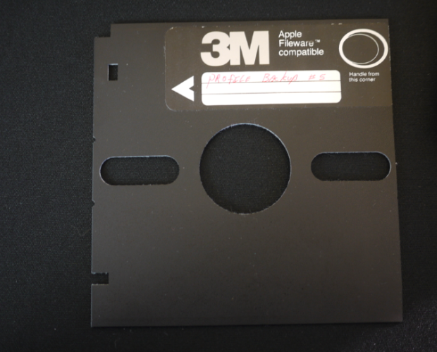 　製造時のエラー発生率が高かったため、5.25インチのフロッピーディスクはMacintoshに適さなかった。