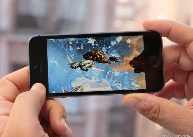 　「3DMark」のグラフィックステストを実行すると、iPhone 5sが持つゲーム利用における潜在的な能力がわかる。