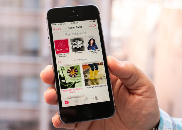 　Appleは米国で、iOS 7の音楽アプリとともに「iTunes Radio」をリリースした。Pandoraに似た音楽ストリーミングサービスだ。