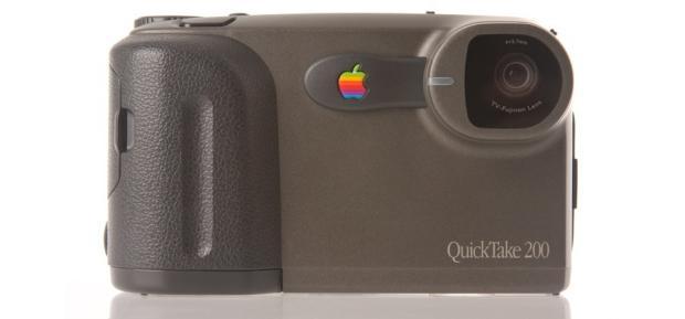 　1996年に発売された「QuickTake 200」は、Appleが発売したデジタルカメラシリーズ「QuickTake」の第3世代で、これが最後のバージョンだった。最大640×480ピクセル（0.3メガピクセル）の解像度を持つ富士フイルム製のカメラだった。
