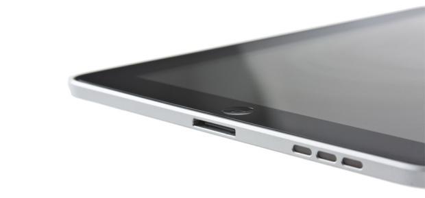 　2010年4月に発売された「iPad」は、タブレットというまったく新しいデバイスカテゴリを生み出した。iPadには、LEDバックライトがついたつややかな9.7インチワイドスクリーンのマルチタッチディスプレイが搭載されていた。このディスプレイの解像度は1024×768ピクセルで、IPSテクノロジが採用されている。