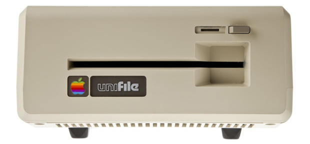 　1983年に作られたフロッピードライブ「Unifile Twiggy」は、スピンドルの両側にヘッドがついた革新的な両面ドライブだった。Twiggyディスクの容量は800Kバイト以上という非常に大きなものだった。

　UnifileはAppleによって発表されたものの、そのプログラムは出荷前にキャンセルされた。TwiggyドライブはApple IIや「Apple III」コンピュータに向けたものだったが、Lisa Iでしか使われなかった。多くのドライブが製造されたが、その後製品が終了し、製造されたユニットのほとんどが破棄された。
