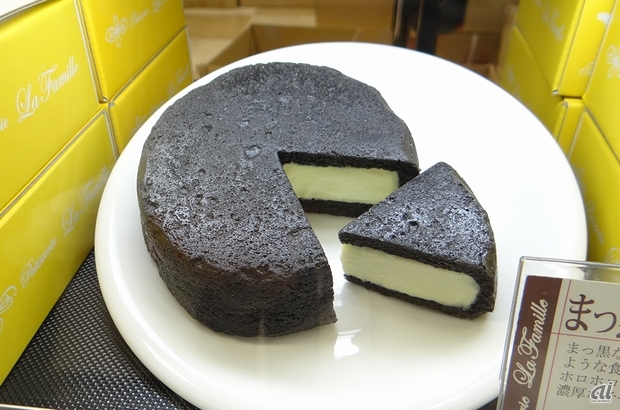 　　ほろ苦いブラックココアと濃厚なベークドレアチーズが絶妙に相まった「まっ黒チーズケーキ」もお勧めだ。