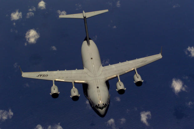 　C-17輸送機は、長年にわたってイラクやアフガニスタンの戦闘地域に部隊と軍備を空輸する任務に就いているほか、2005年のハリケーン「カトリーナ」や2011年の福島県での災害時には、人道支援として物資や備品の輸送に当たっている。1991年以来、C-17の飛行時間は、累積260万時間にも及ぶ。