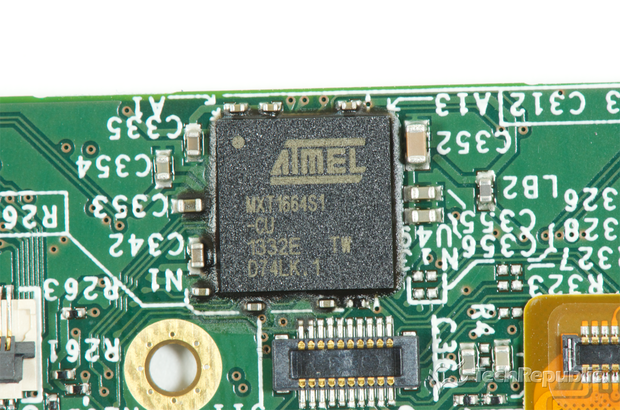 　Atmelの「maXTouch mXT1664S」容量性タッチスクリーンコントローラ。