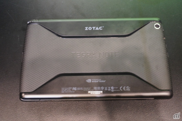 　ZOTAC Tegra Note 7の背面。