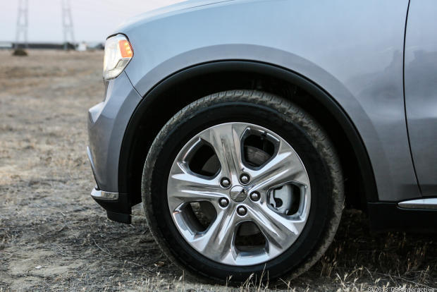 　Dodgeは、Durangoを5つの異なるトリムで提供し、すべてで後輪駆動か全輪駆動かを選ぶことができる。