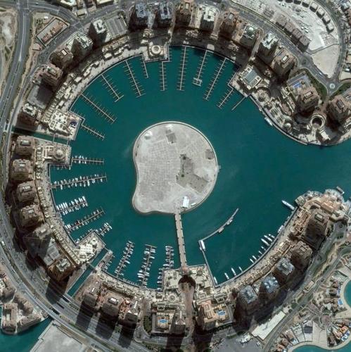 　SF映画で見たような風景だが、これは、カタールのドーハにある人工島で400万平方メートルの広さがある。
