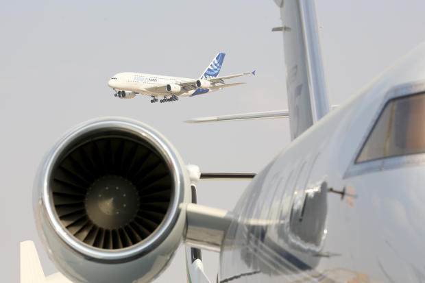 　ドバイ航空ショーでは「Airbus A380」の展示飛行が行われた。アブダビを本拠とするEtihad Airwaysは、今回の航空ショーでAirbusの航空機を87機注文した。内訳は「A350」が50機、より小型の「A321」が26機、「A320」が10機、輸送機の「A330-200」が1機だ。