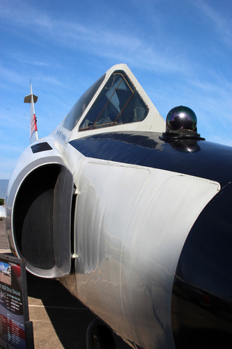 　「F-102」は、初の全天候超音速ジェット迎撃機だった。