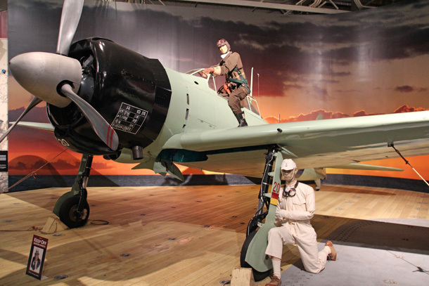 　復元された三菱の「A6M零式艦上戦闘機」。実際に展示されている機体は、1942年に製造され、バラレ島で廃棄されたものだ。