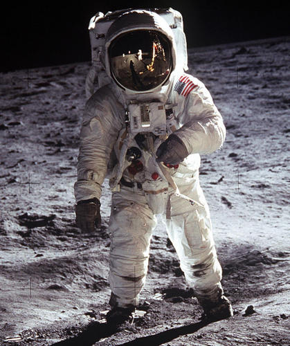 　1969年に撮影されたこの写真では、「Apollo 11」号の宇宙飛行士のBuzz Aldrin氏が「Apollo A7L」宇宙服を着用している。
