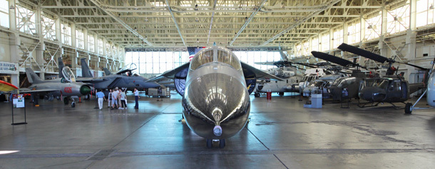 　2つ目の格納庫に入ると、最初にあるのがこの「F-111」だ。