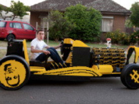レゴでできた実物大の走る自動車、20歳の青年が開発