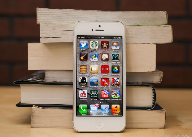 　2012年秋には、「iPhone 5」が発売された。これは、スクリーンが大型化した一方で、議論を呼んだ「iOS 6」を採用していた。