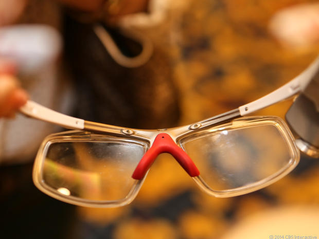 　ほとんどのスマートメガネは筆者の顔には大きすぎるが、この調整可能なノーズパッドは便利だ。