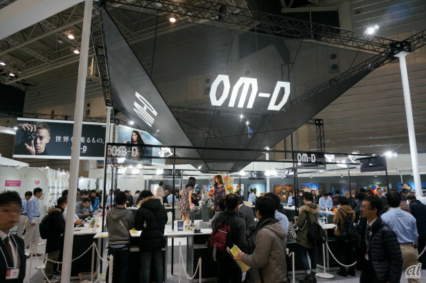 　タッチアンドトライコーナーでは、OM-D E-M1など新製品を体験できる。