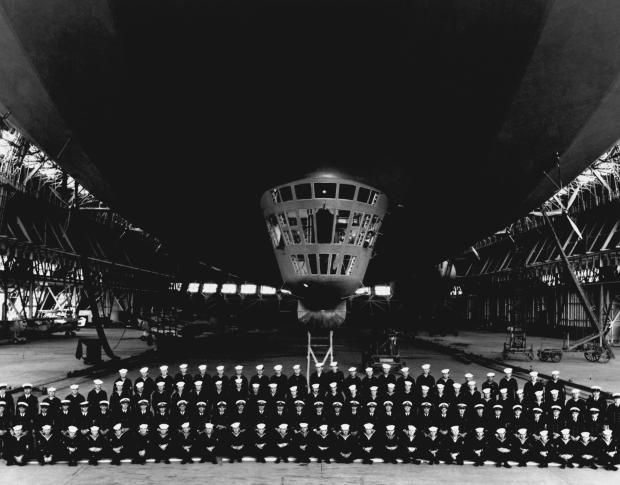 　Maconの前に整列する同飛行船の乗員。1934年撮影。