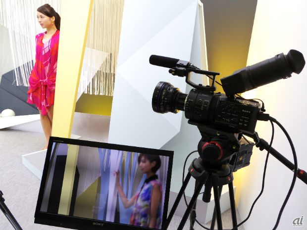 　プロ用のビデオカメラ「CineAlta」。展示品を使用して、被写体を撮影できるコーナーもある。