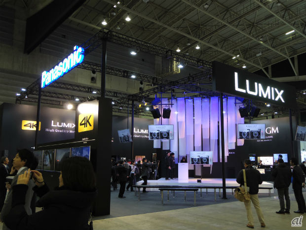 　パナソニックブースでは、4K撮影ができるミラーレス一眼カメラ「LUMIX GH4」を中心とした4K展示、LUMIX用のレンズ、コンパクトデジタルカメラ体験コーナーなどを用意していた。