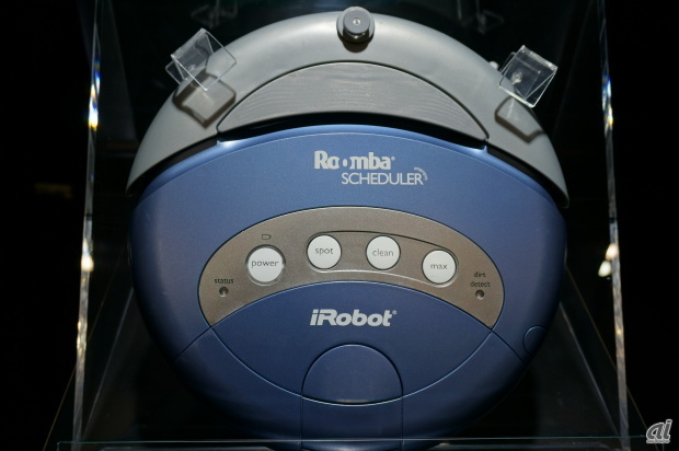 　2005年に発売された「ルンバ スケジューラー」。スケジュール機能を搭載した。