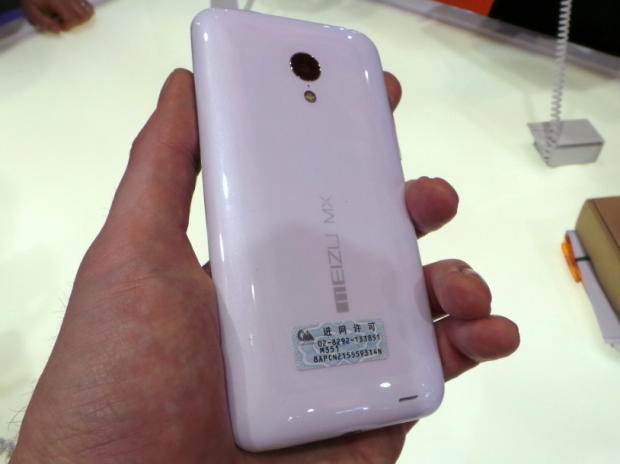 　Meizu MX3の背面を撮影した別の写真。
