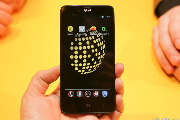 　スペイン、バルセロナ発--Geeksphoneが「PrivatOS」と呼ぶ（改良を加えた「Android」ベースの）モバイルOSを搭載する「Blackphone」が、2014年のMobile World Congressで披露された。これは、ユーザーのプライバシーを重視したスマートフォンだ。価格は629ドル。