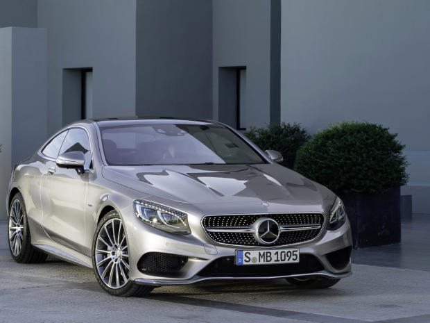 　新しい「S-Class Coupe」は、シングルルーバーのピンクッショングリルなど、Mercedes-Benzのスタイリング要素に基づくデザインだ。