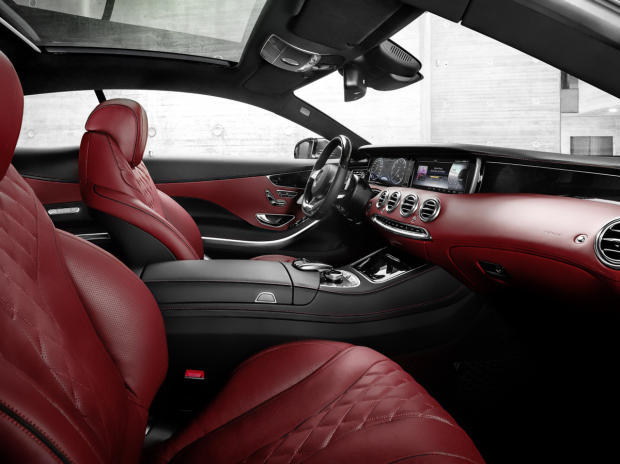 　内装は豪華で、Bentleyの超ラグジュアリーモデルにも対抗できそうだ。