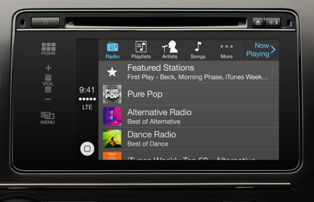 　CarPlayはもちろん「iTunes Radio」をサポートするが、「Spotify」や「iHeartRadio」を含むいくつかのサードパーティー製オーディオアプリ、さらにはユーザーがダウンロードした楽曲やポッドキャスト、オーディオブックにも対応する。